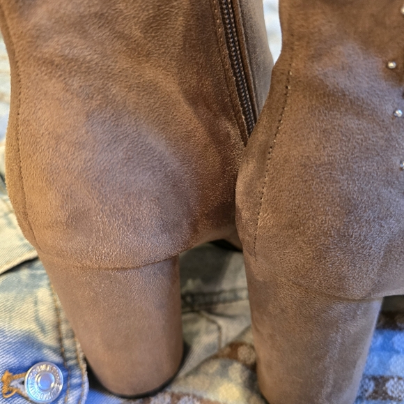 Olivia Miller Ankle zip Pearl and Rhinestone Booties, Size 8.5US - Picture 5 of 7